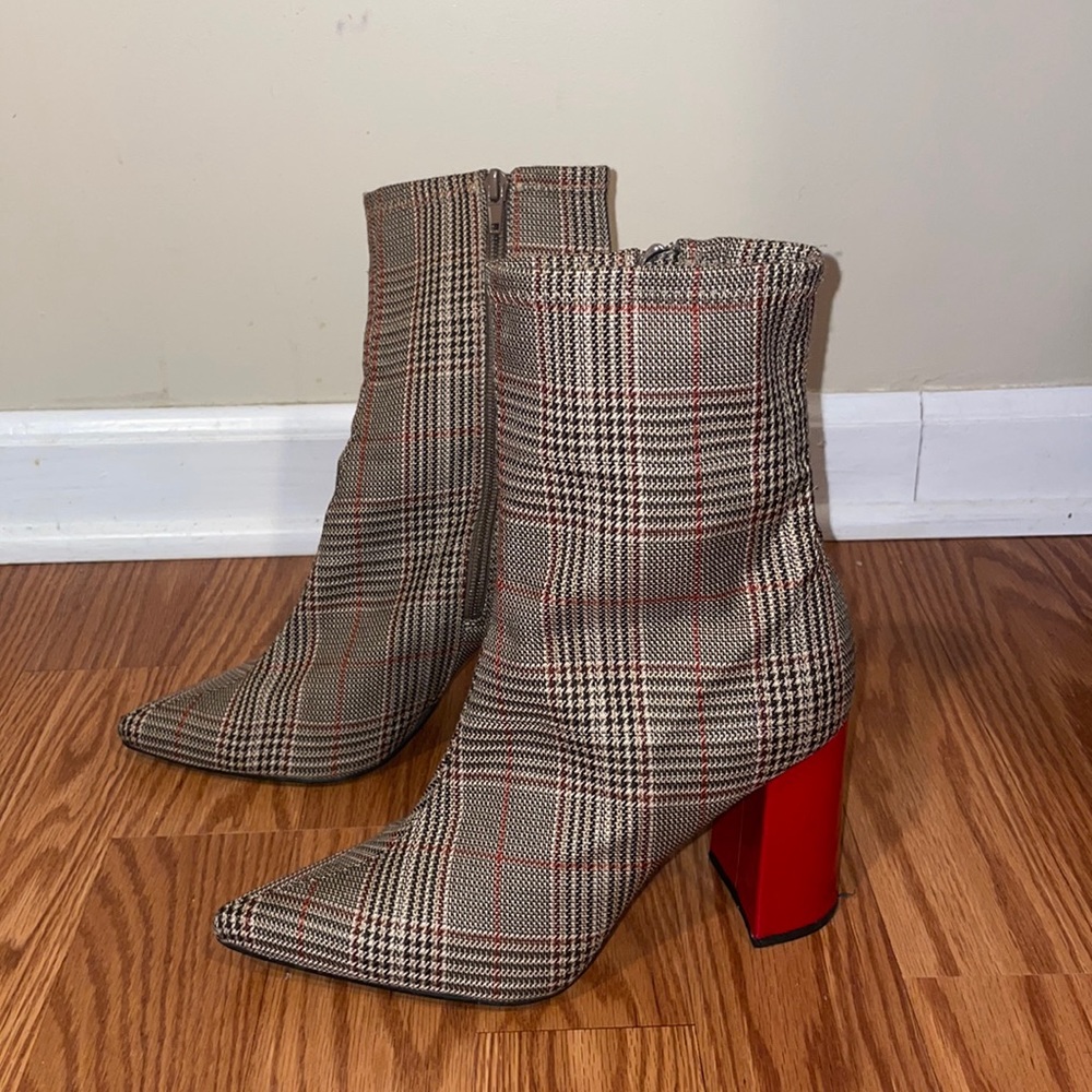 Jeffrey Campbell plain red heeled pointed toe booties size 7.5.